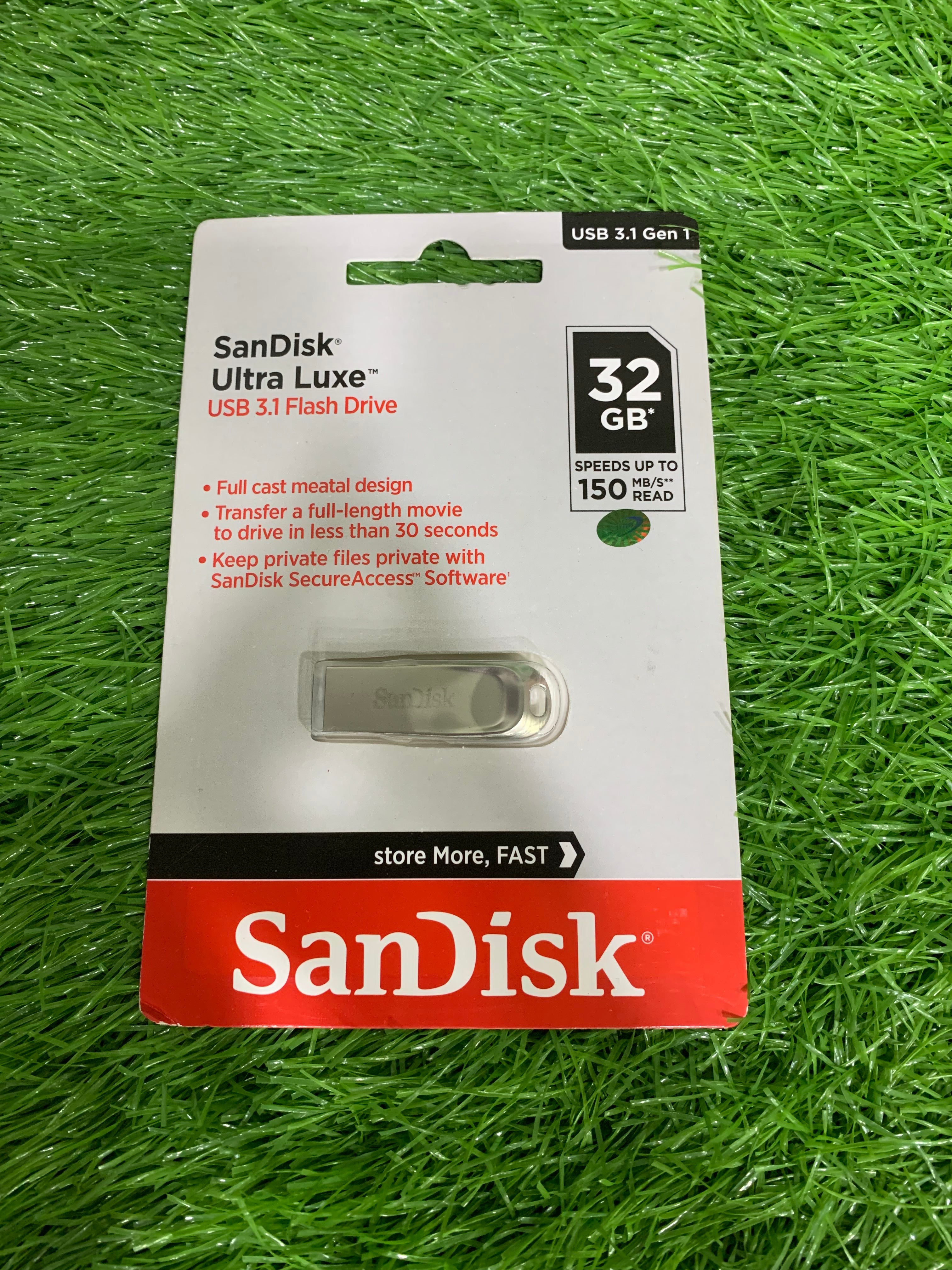 Smobitech Sandisk  32GB Compact Storage Drive